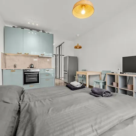 Ac 1-room Apartment, Balcony, Zuzany Chalupovej 14a ברטיסלאבה
