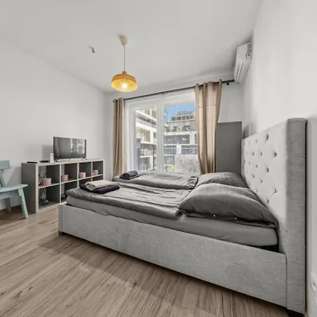 Ac 1-room Apartment, Balcony, Zuzany Chalupovej 14a דירה *