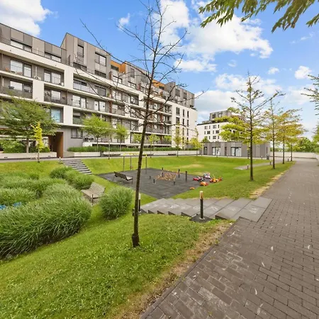 Ac 1-room Apartment, Balcony, Zuzany Chalupovej 14a דירה *